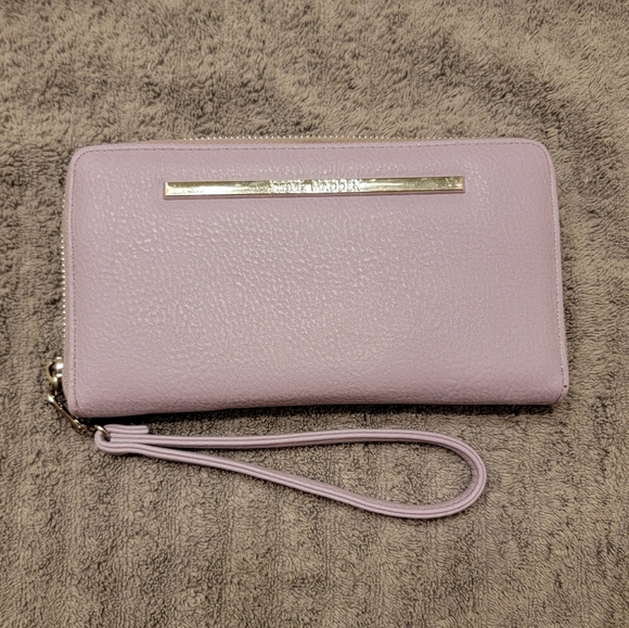 Steve Madden Handbags - EUC Steve Madden Lavender Clutch Wallet.